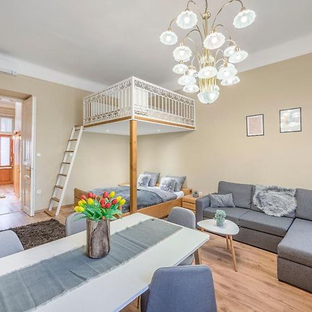 Corvin City Apartment By Nw Budapest Bagian luar foto