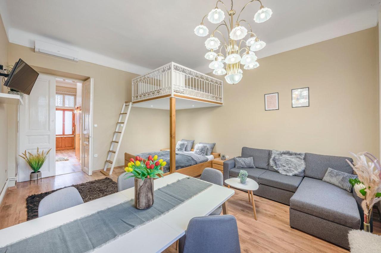 Corvin City Apartment By Nw Budapest Bagian luar foto