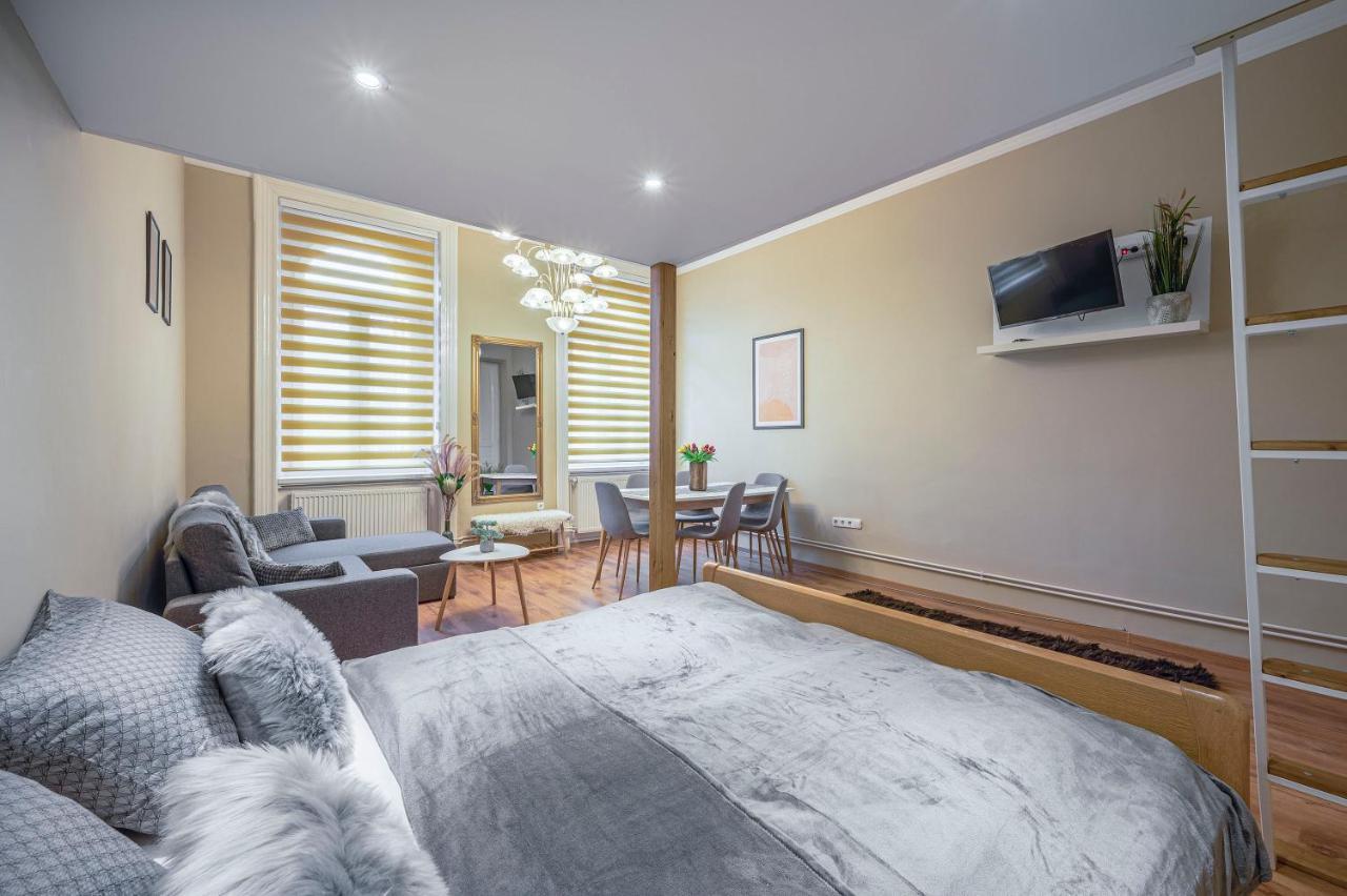 Corvin City Apartment By Nw Budapest Bagian luar foto