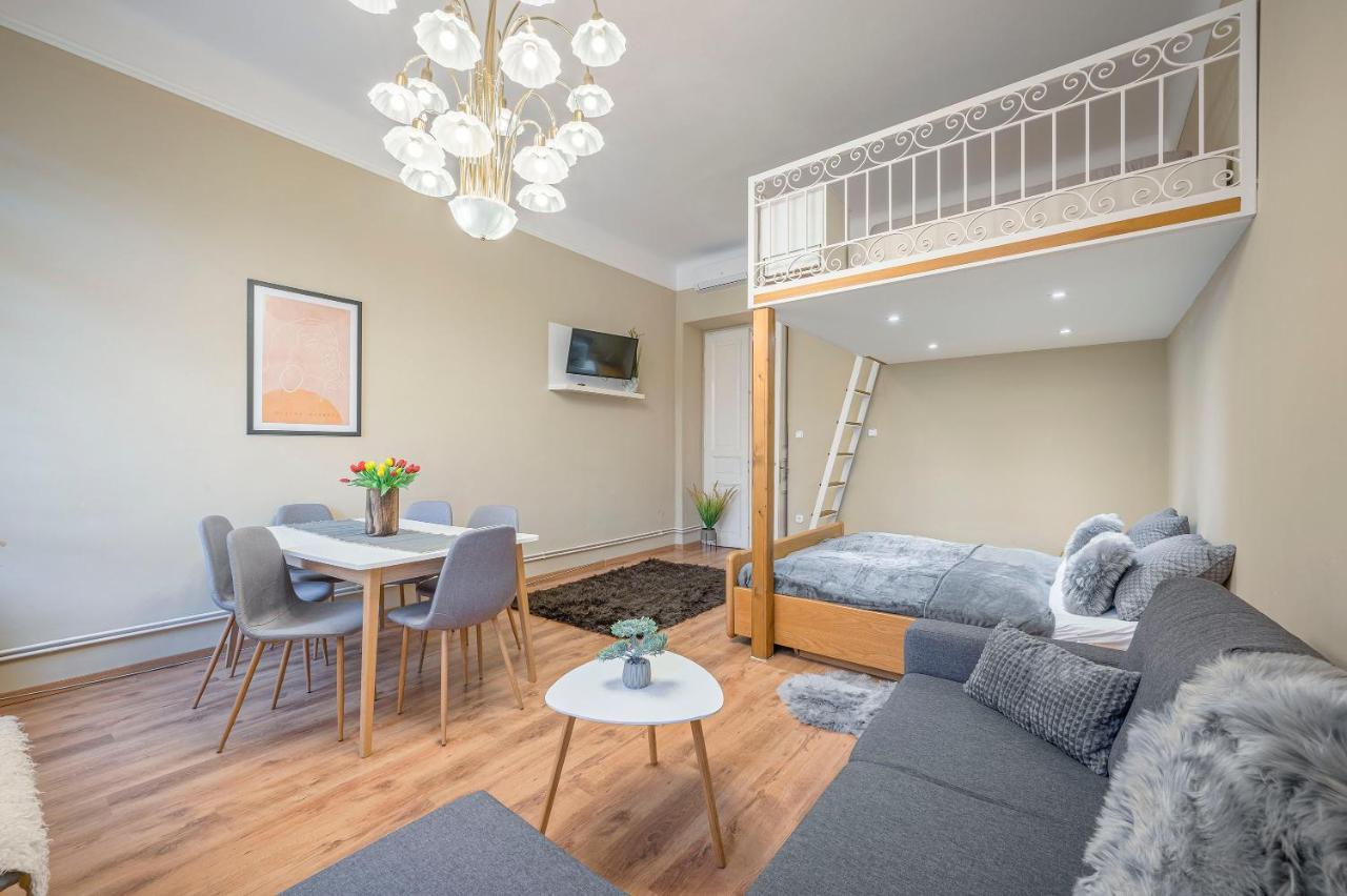 Corvin City Apartment By Nw Budapest Bagian luar foto