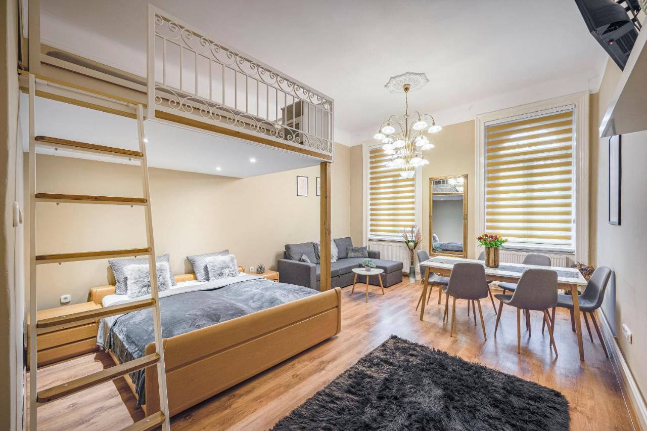 Corvin City Apartment By Nw Budapest Bagian luar foto