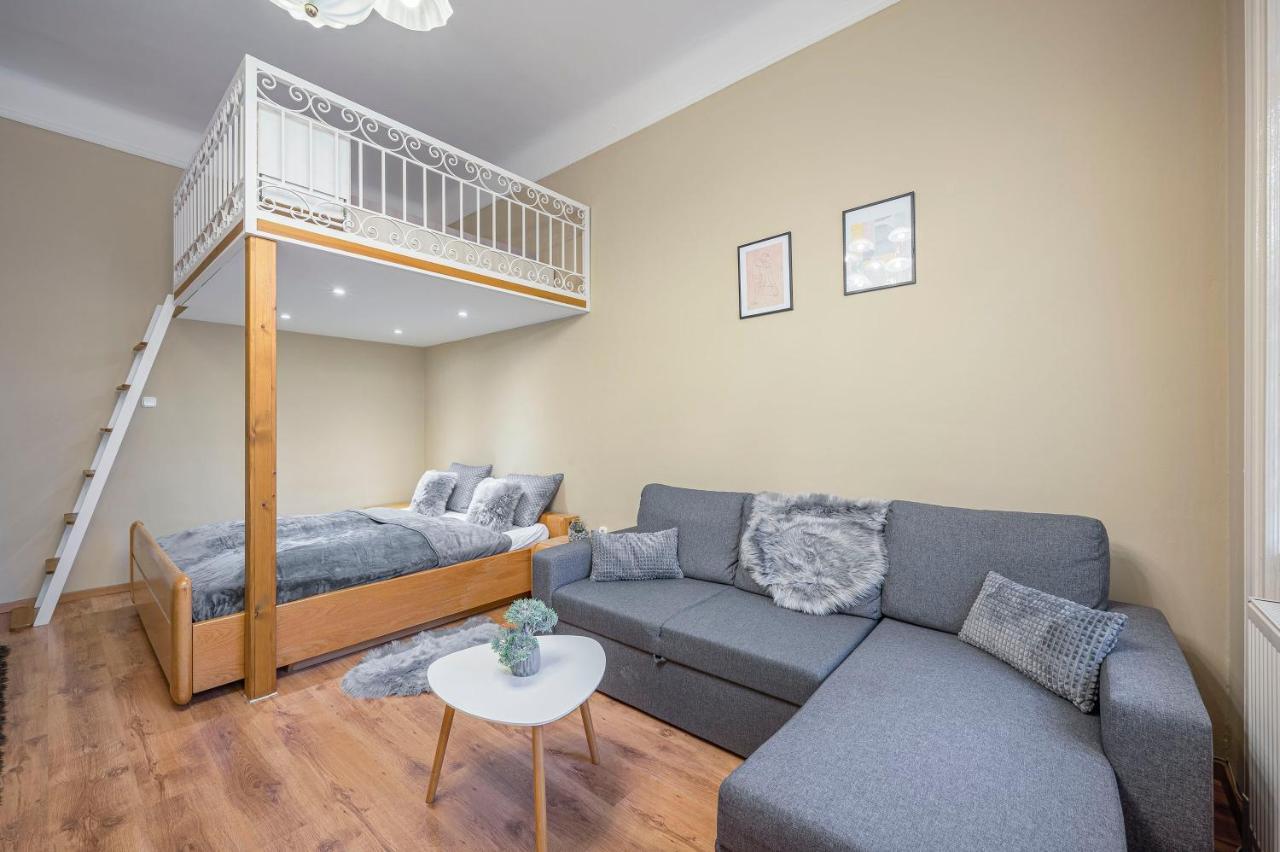 Corvin City Apartment By Nw Budapest Bagian luar foto