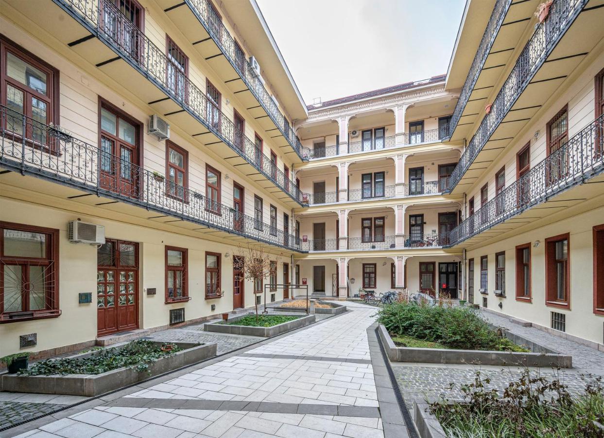 Corvin City Apartment By Nw Budapest Bagian luar foto